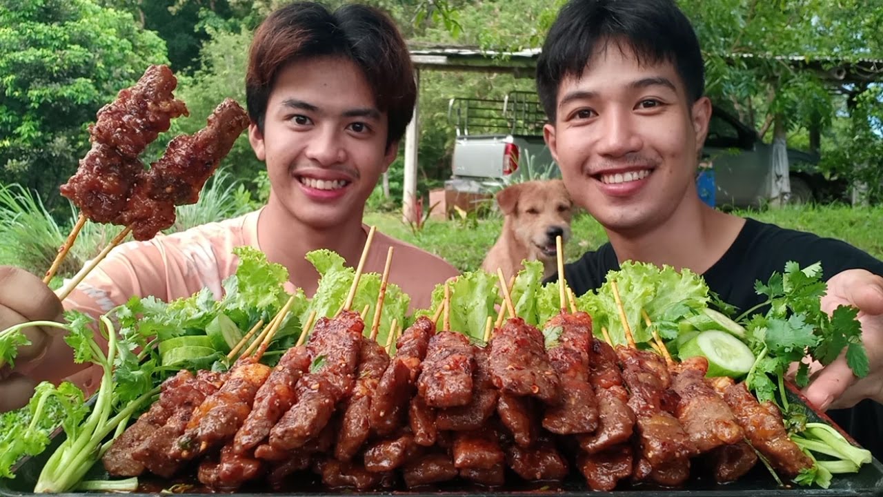 เนื้อโคขุนปิ้งย่างพริกแจ่วหอมๆ มากินด้วยกันนะครับ.