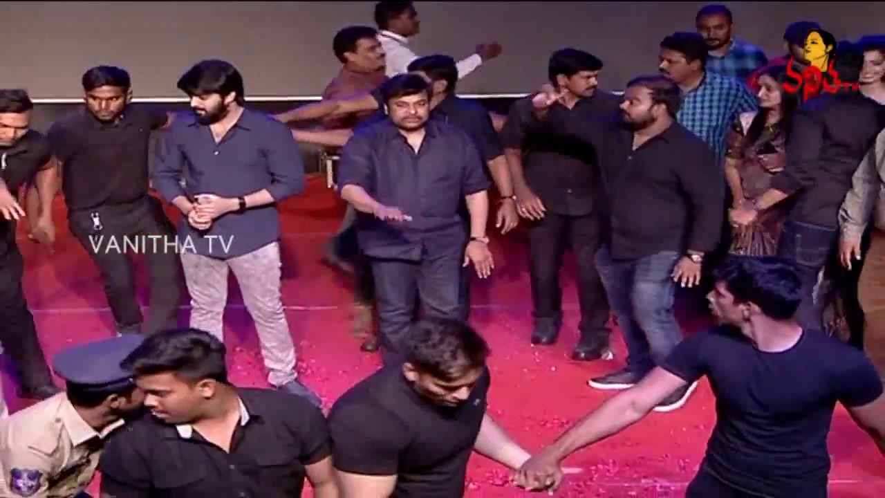 Megastar Chiranjeevi Fans Hungama at Chalo Pre-Release Event || Vanitha TV