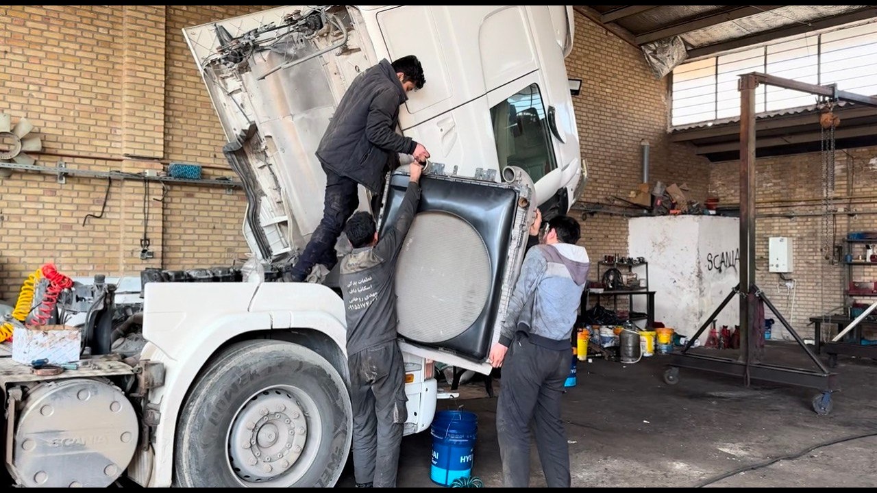 Scania Truck Repair – Fan Clutch Failure Fixed by Professional Mechanic  Radiator & Fan Install
