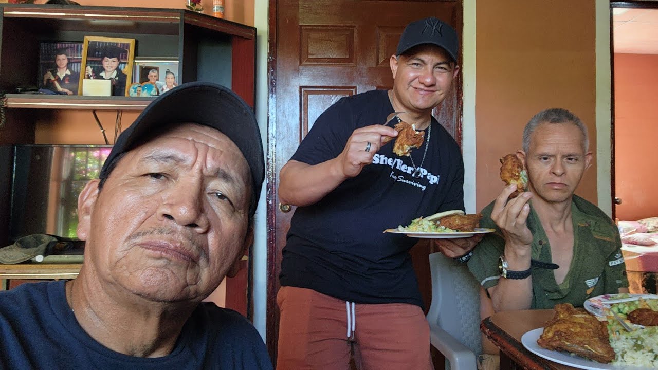Compartiendo un Almuerzo familiar. 