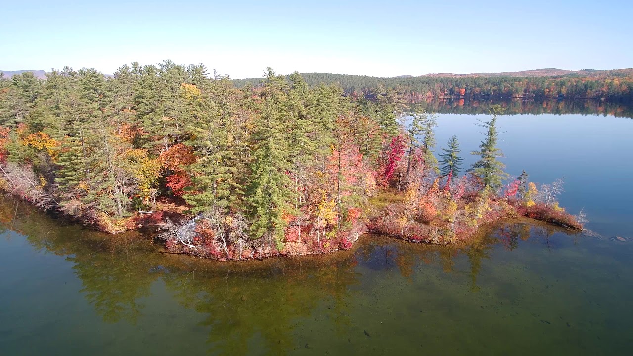 Kezar Lake Maine in the Fall 4k