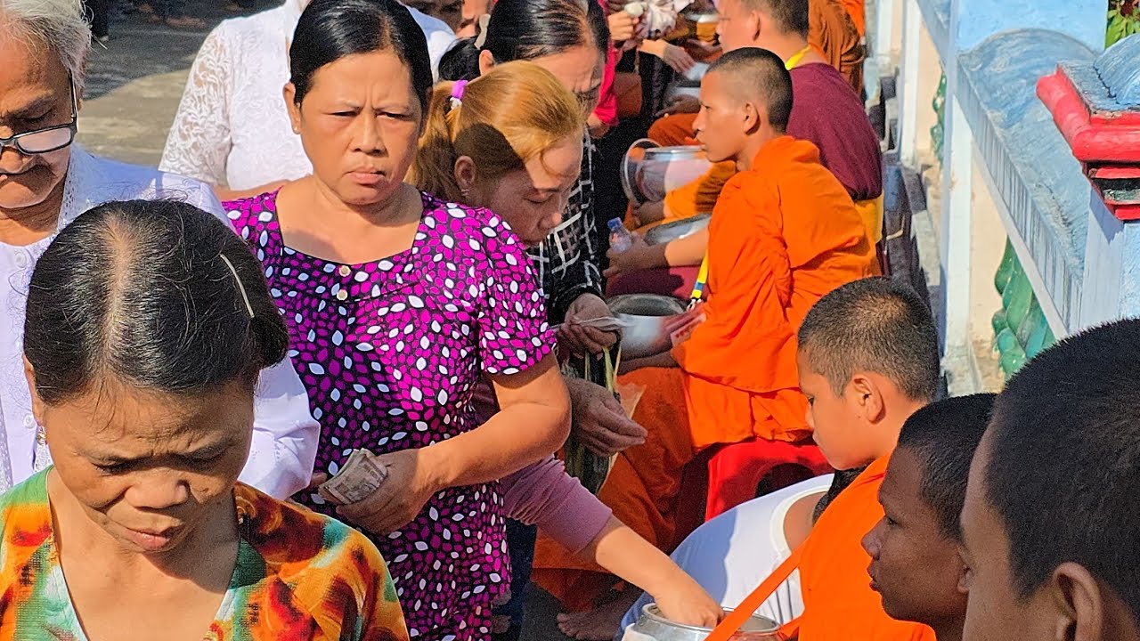 Lễ đạt bát chùa phonoroka 