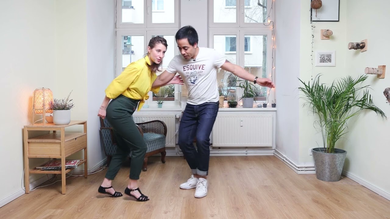 Swing-Out into a close rotation - Lindy Hop Class w/ Élise & Rija