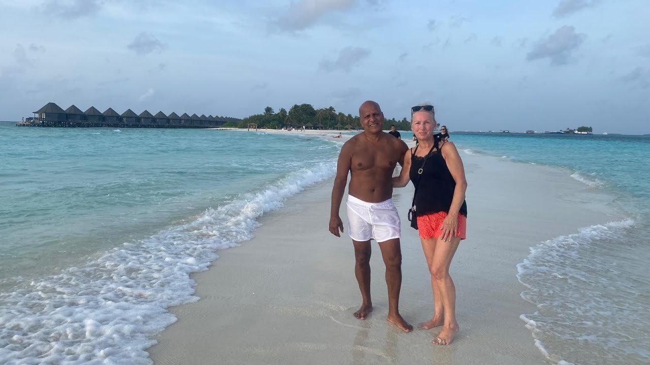 MALDIVES KUREDU ISLAND RESORT 2024 SINGH IRENA RUNNING IN SLOW MO AT THE SAND BANK HOLIDAY BEST SHOT