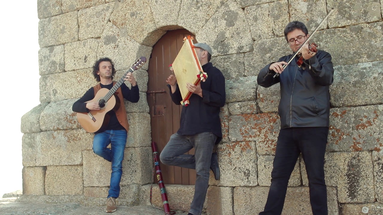Eras tão Bonita - Castra Leuca Trio - Música tradicional portuguesa