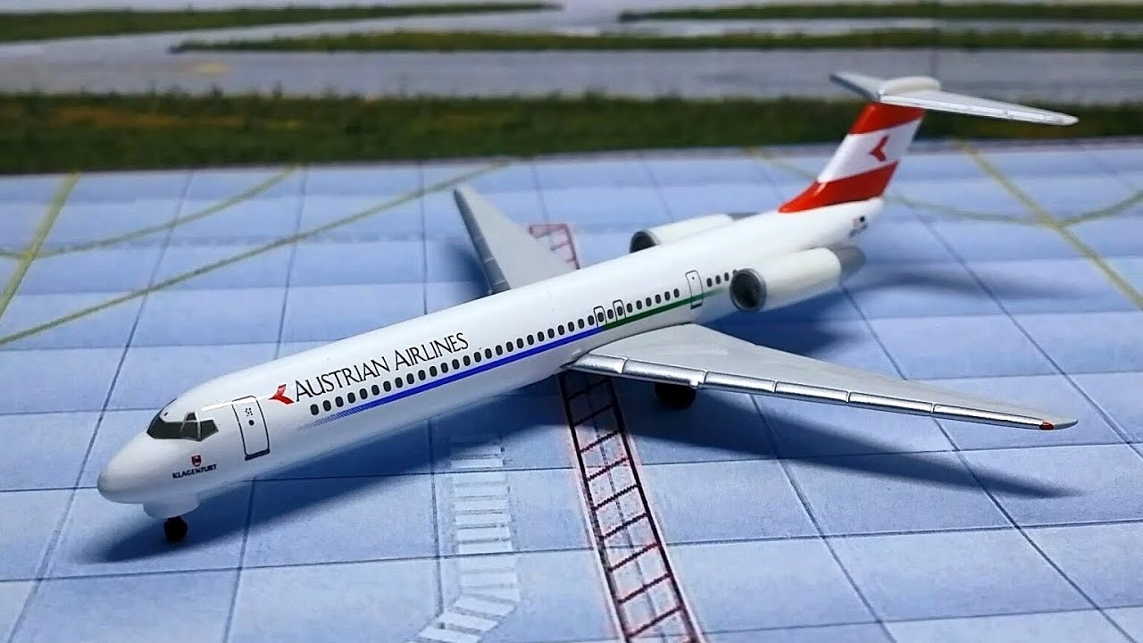 Reviewing the 1/500 McDonnell Douglas MD-87 (Austrian Airlines) by Herpa 506113