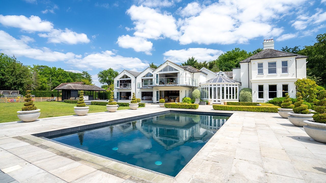 Halebourne House | Exclusive Listing by DDRE Global