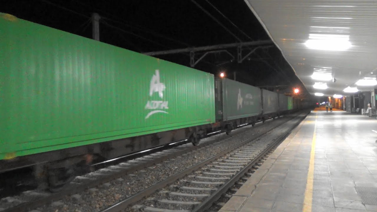 Trenes de mercancias nocturnos en Linares Baeza - Renfe / Transfesa / Continental Rail