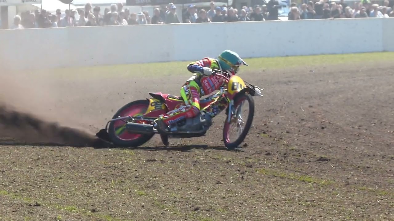 Grasbaanrace Balkbrug 18 april 2022  Heat 4 Specials Inter  1e Romano Hummel  2e Dave Meijerink