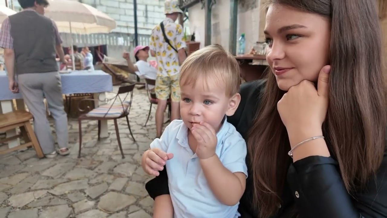 Ce faci dacă un țap trece pe lângă masa ta? 😅|Vlog de Familie