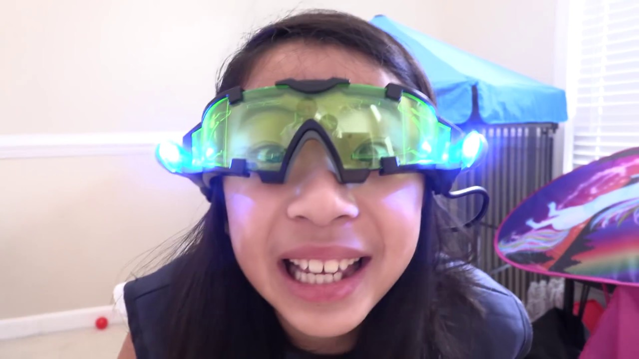 Pretend Play Police Uses New Ultra Vision Glasses