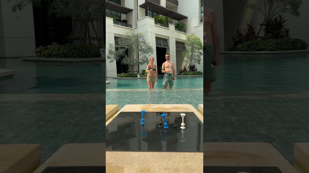 Langeweile am Pool?🥱 Nicht mit TOSSIT🎯#tossit#couple#pool #langeweile#spiele #darts  #outdoors