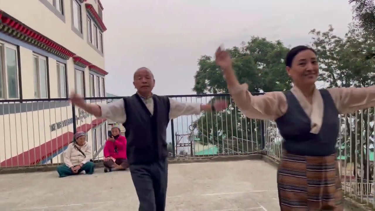 Dasa Gangkyi’s Lhakar Goeshey