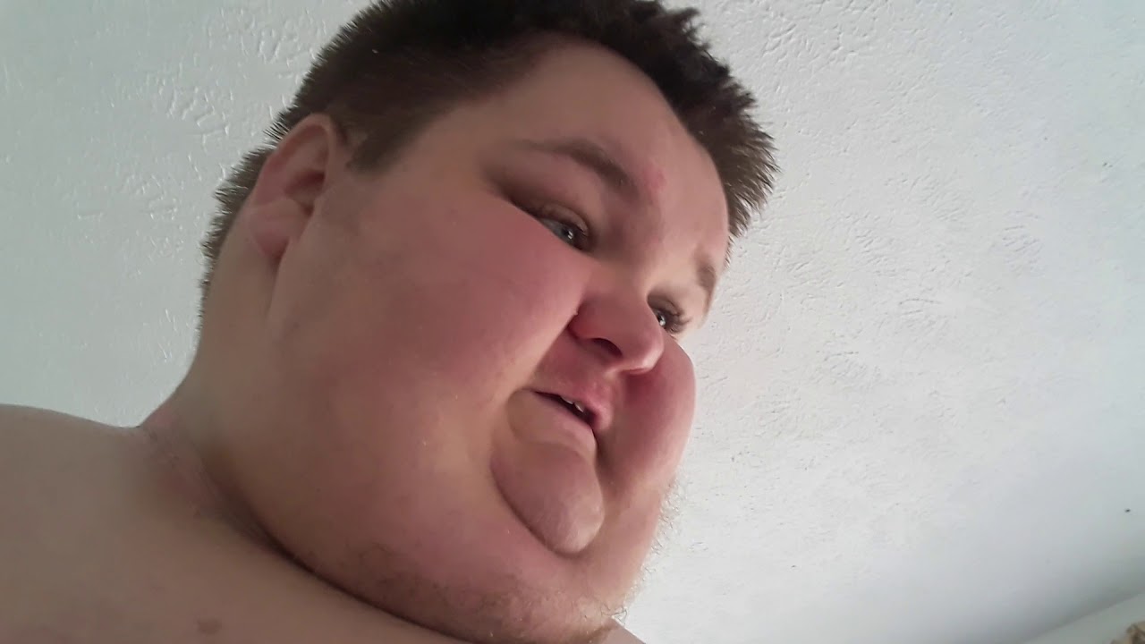 Fat boy uses treadmill and fails