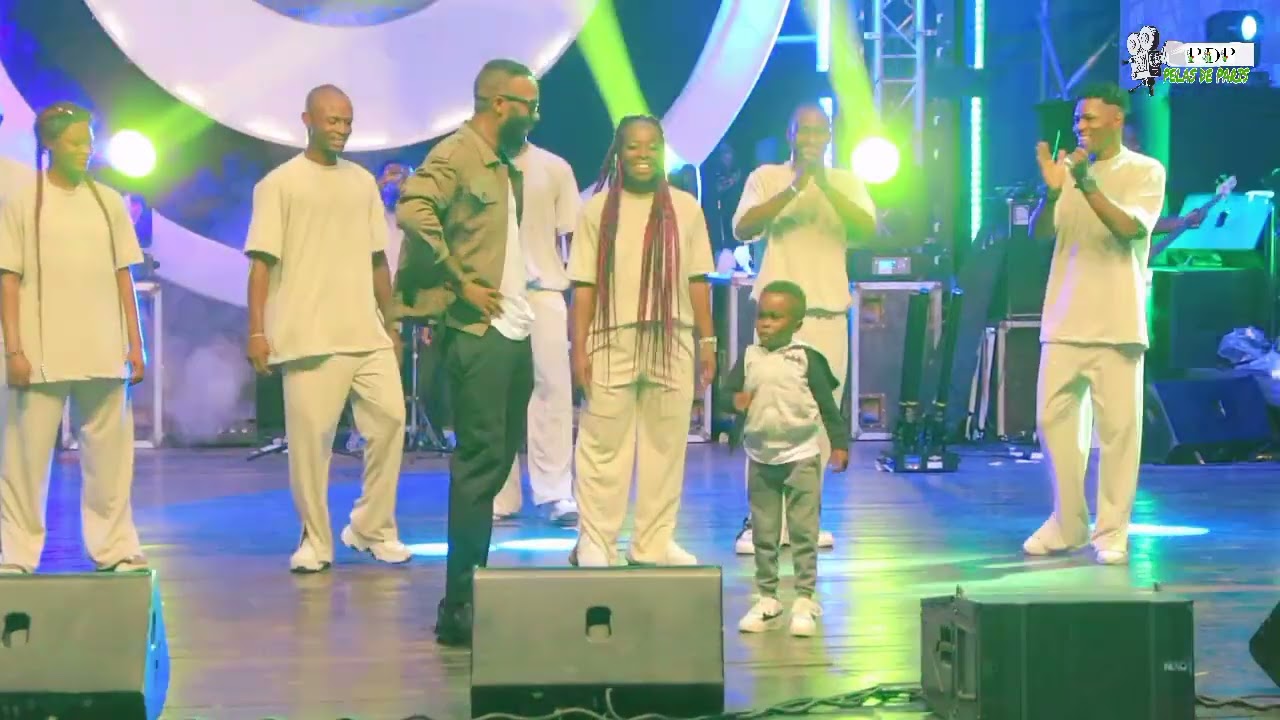 Le petit Fredy faire danser tout le palais de la culture