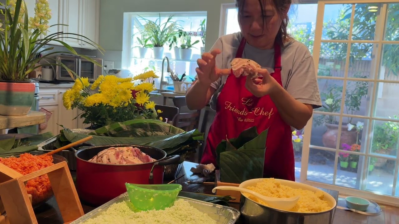 Gói Bánh Chưng Bằng Lá Dong