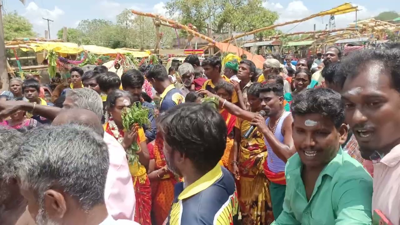 முருகன் சாமி அழைப்பு காவடி திருவிழாவில் சாமி ஆடும் பக்தர்கள் | பூசாரியின் பாடலுக்கு  ஆடிய சாமி |