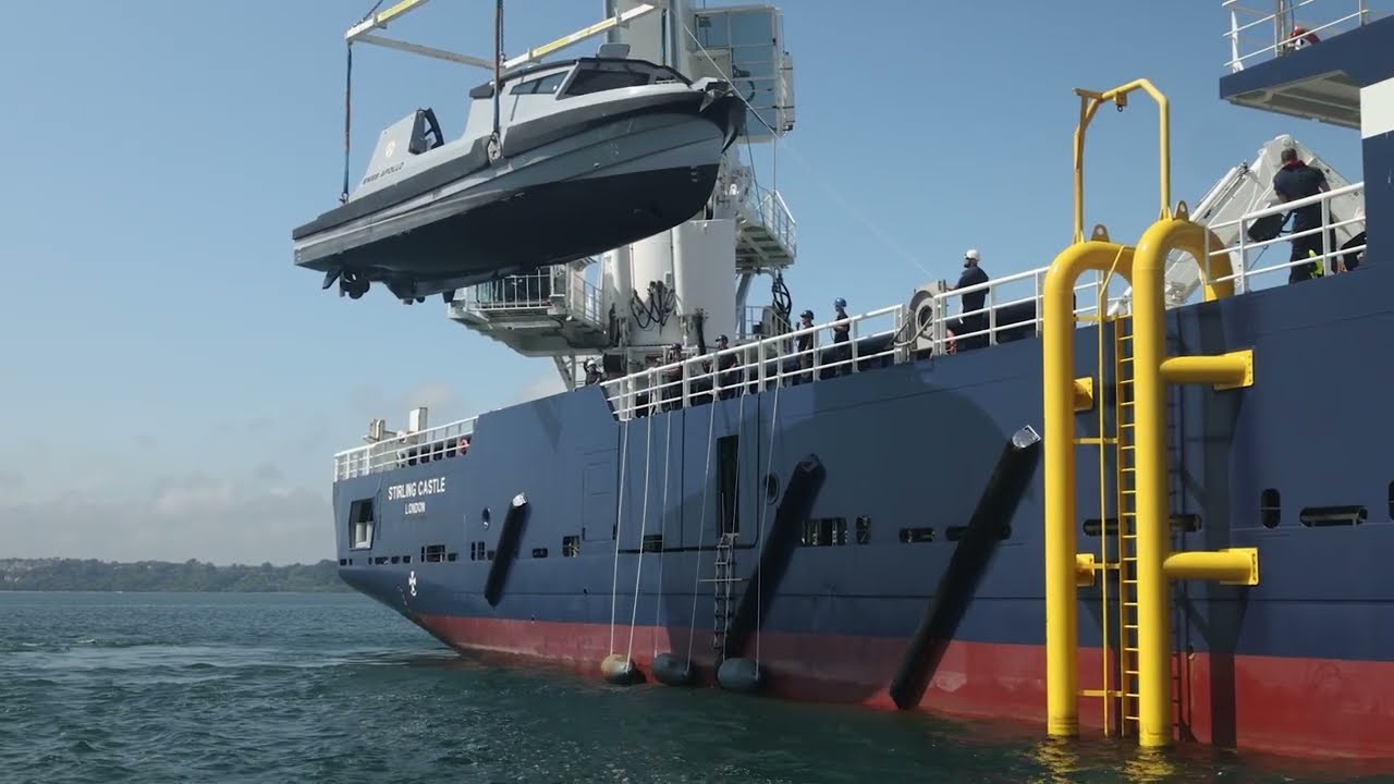 RFA Stirling Castle begins operations with autonomous mine hunting boats