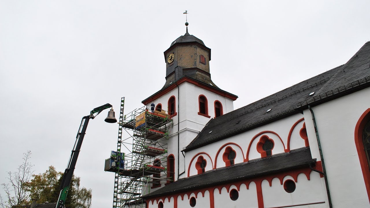 Einbau der vier neuen Glocken in die Jesus-Christus-Kirche von Meinerzhagen am 29. Oktober 2018