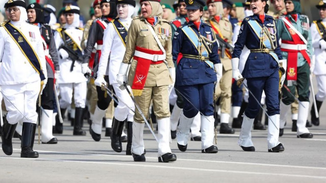 WOMEN'S TROOPS OF PAKISTAN | Hamara Pakistan | Pakistan Day Military Parade