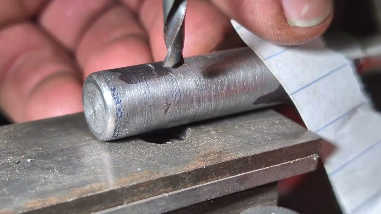 Turning a shaft and cutting a woodruff keyhole 