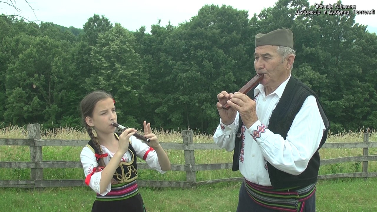 Duet frula Sanja Milanovic i Petar Lazic - Obicaji Radjevine - Dobrivoje i Dobrila Pantelic