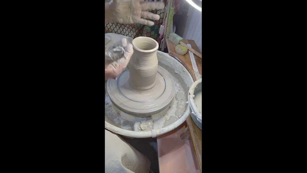Arrosoir en forme de bouteille.