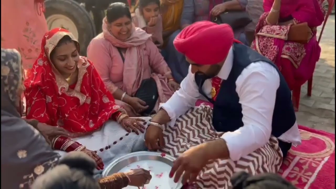 ਭੂਆ ਜੀ ਨੇ ਖਿਡਾਏ ਗਾਨੇ❤Bhua g #thepunjab ne layia raunka☺Tradition of Punjab After Marriage