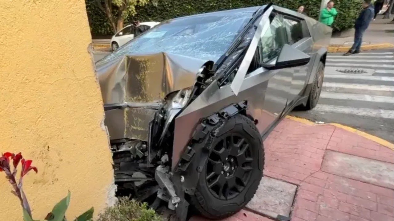 Idiots in Car 15 - Dashcam Accidents