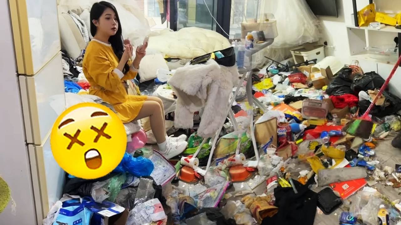 😭Can you believe this is a beautiful woman's home?
