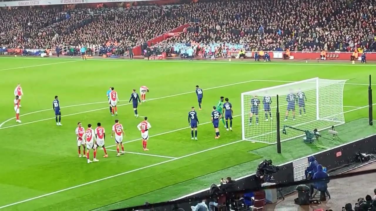Arsenal corner kick tactics are brilliant. Arteta is a genius. Football is constantly evolving