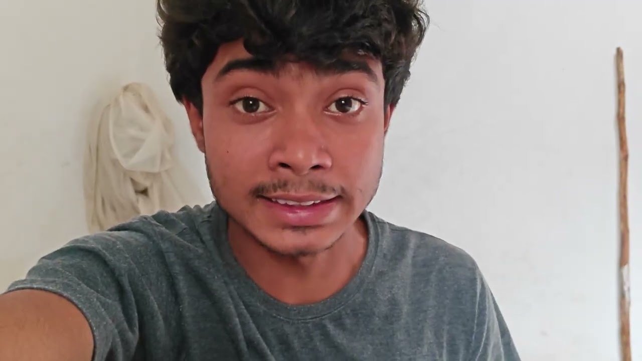 Murgi ka ghar ke andar kya kar raha hai 🤔