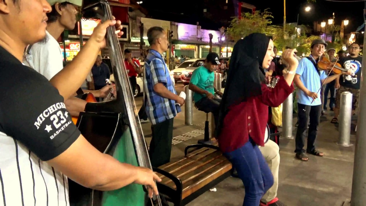 KESERUAN NYANYI LAGI SYANTIK -- ASTRO ACOUSTIK MALIOBORO YOGYA