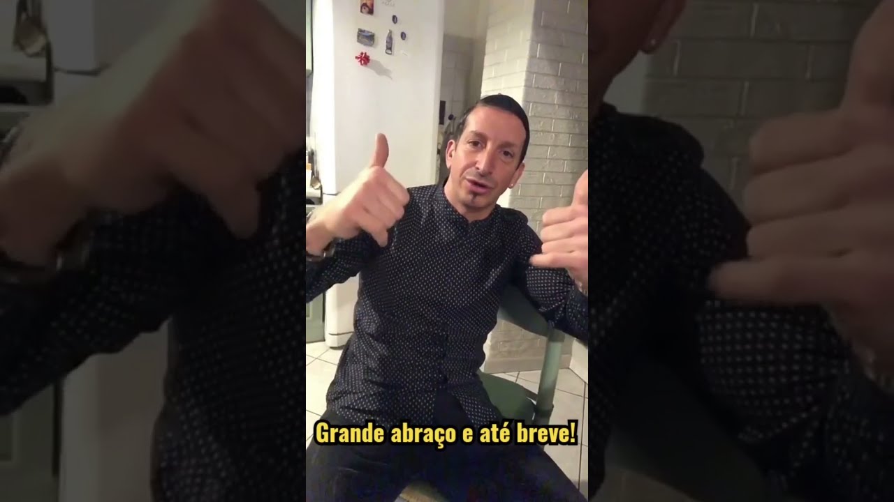 O italiano Franco Semioli, ex-meia de Fiorentina e Sampdoria, sa&uacute;da Aurelino Pedro Filho