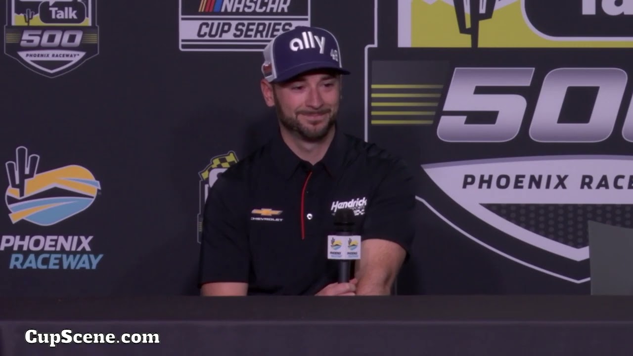 Гонка NASCAR на трассе Phoenix Raceway, март 2026 года: Энтони Альфредо перед гонкой.