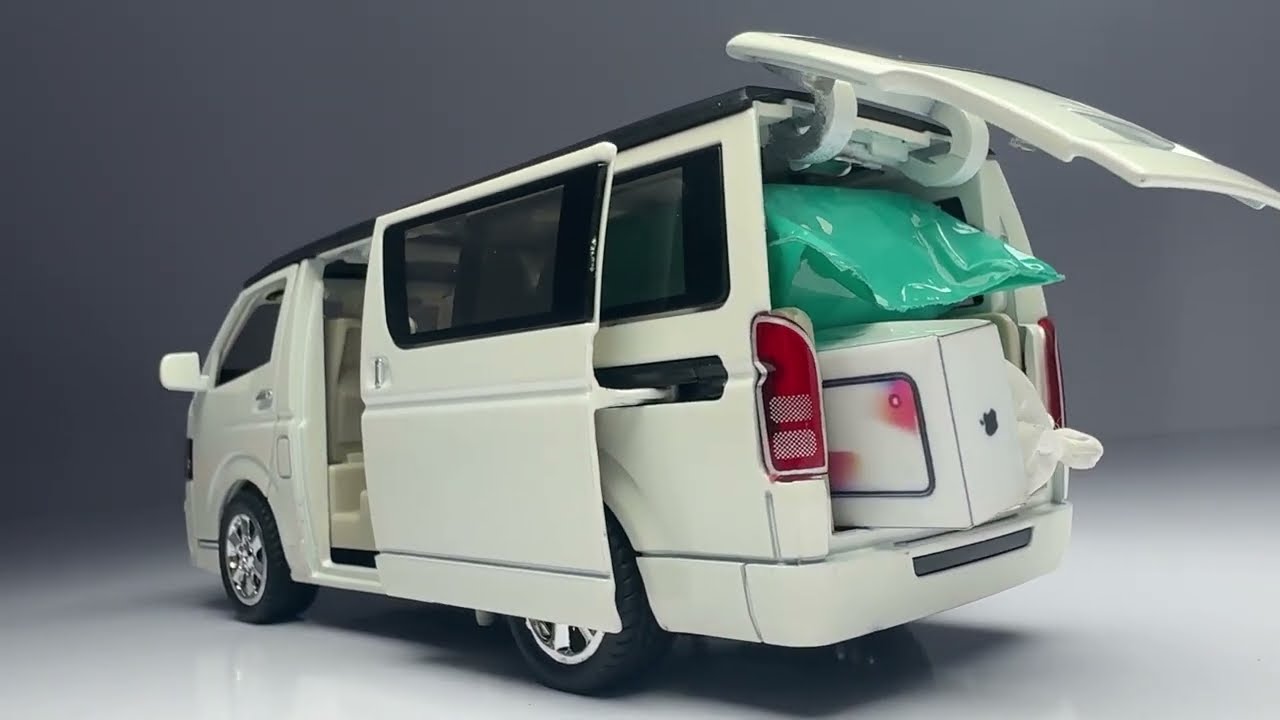 Распаковка миниатюрной литой модели фургона Toyota Hiace Grand Cabin 🥰