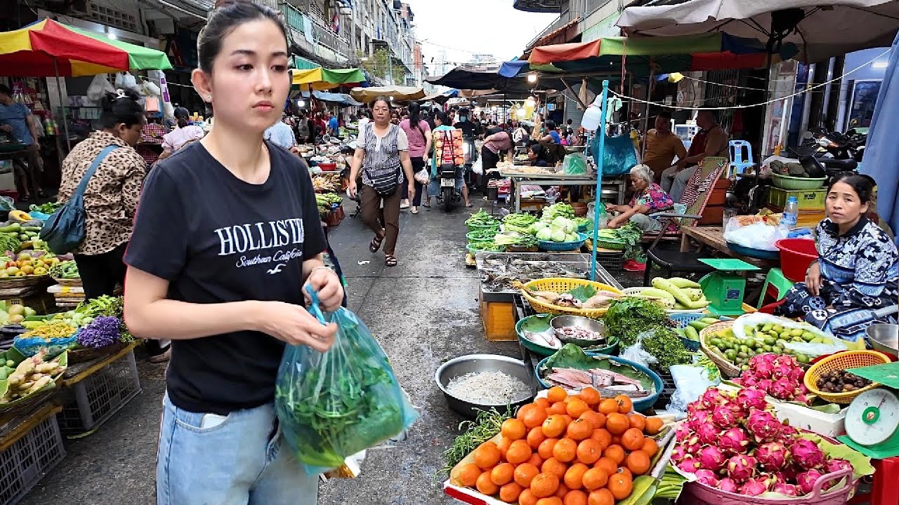 Awesome CAMBODIAN Street Food 2026 - Evening Walking Tour in Orussey Food Market, Phnom Penh