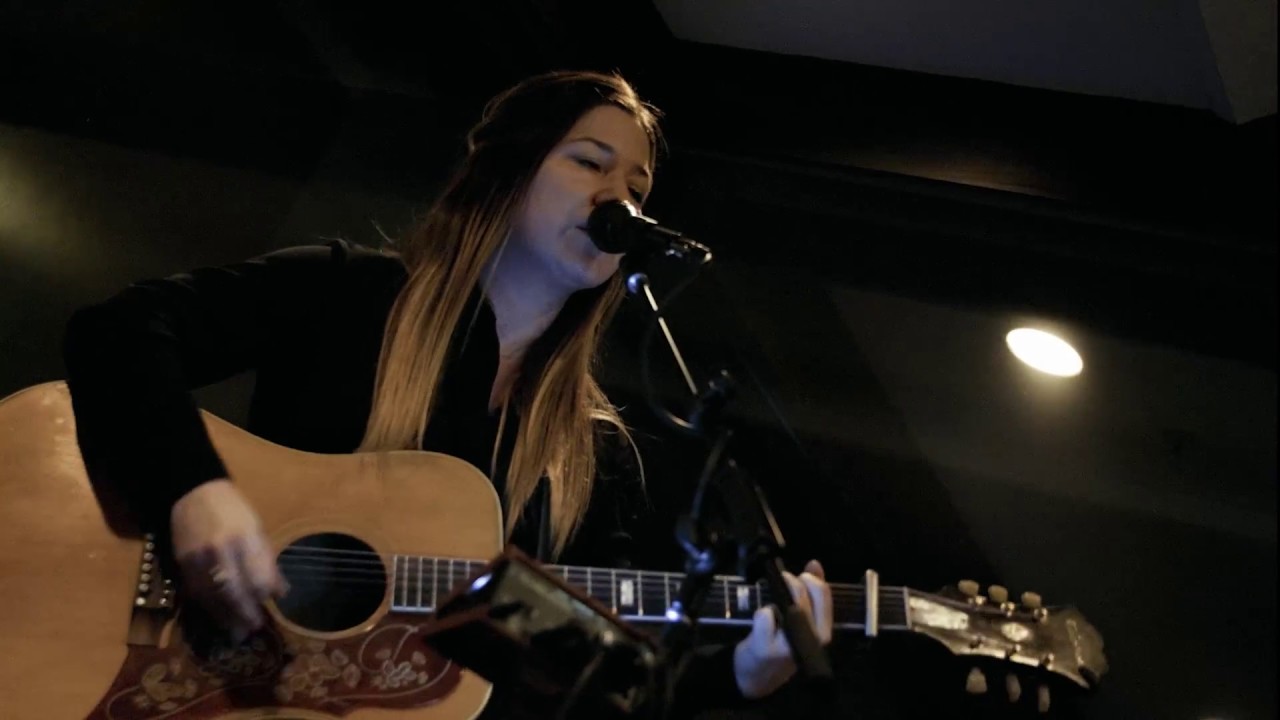 TC Helicon Stories presents: Elli Hart and the Perform VG