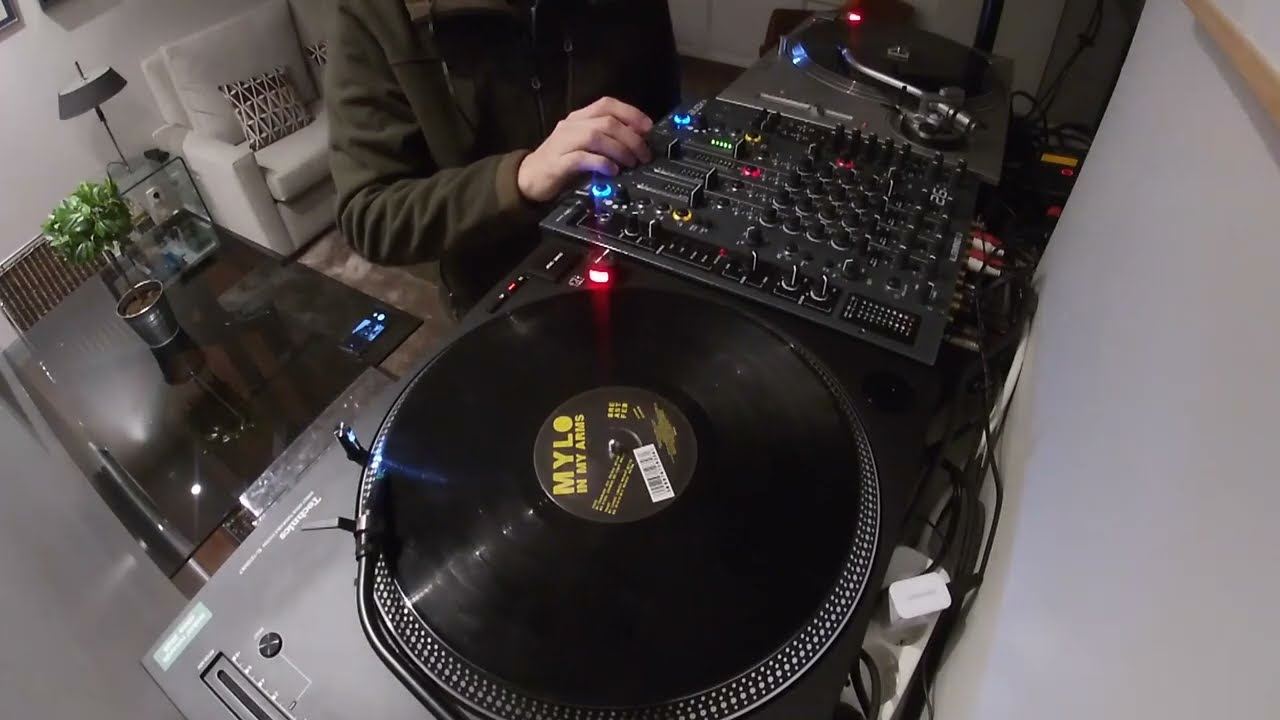 Club House Mix - Only Vinyl - Technics 1200 MK7 vs Technics 1210 MK7