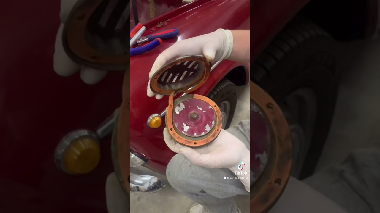 Arreglando bocina Seat 600 🚗💨 | @elrincondejlo