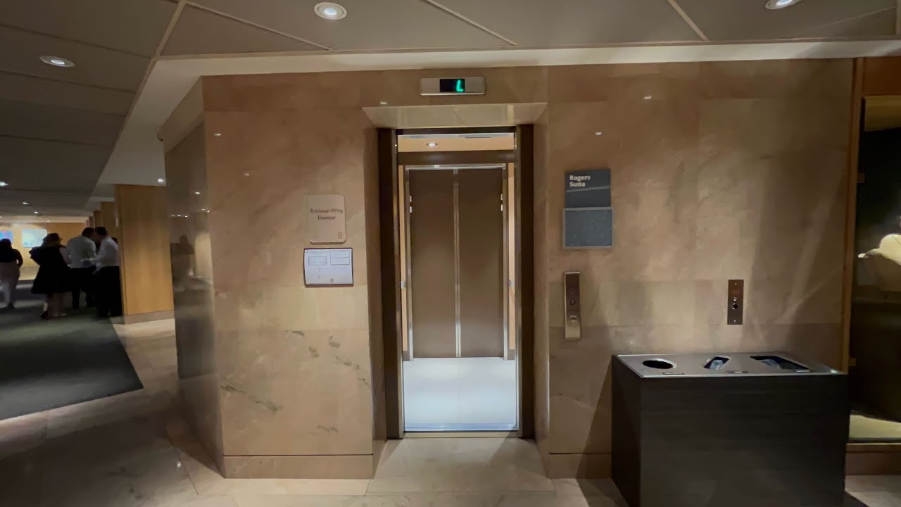 Виктория, Британская Колумбия: модернизированный лифт Turnbull Glass в отеле Inn at Laurel Point