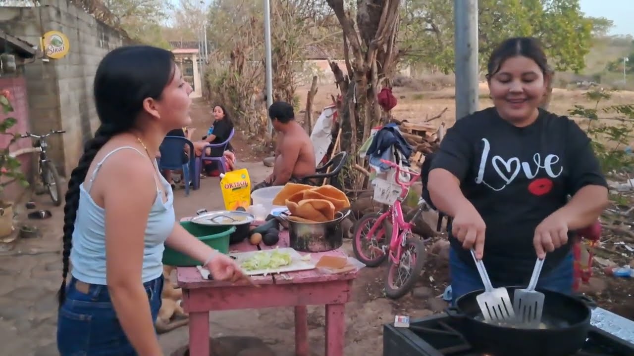 Mauda esta Enoj5da con las chicas  por lo que disen de eya. 