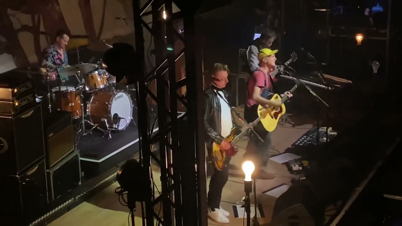 Travis - Closer - 2022/05/14 - Victoria Hall, Stoke