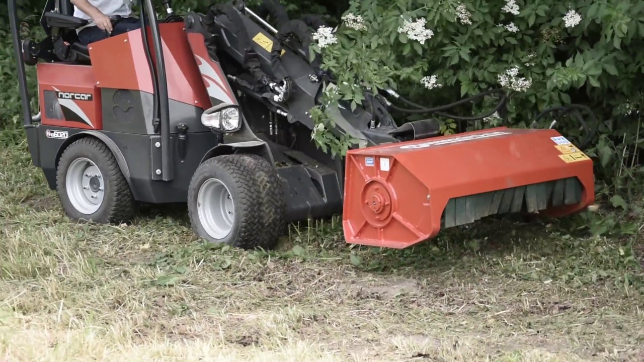 Mini- Teleskop- Radlader mit Mulcher / avec débroussailleuse hydraulique