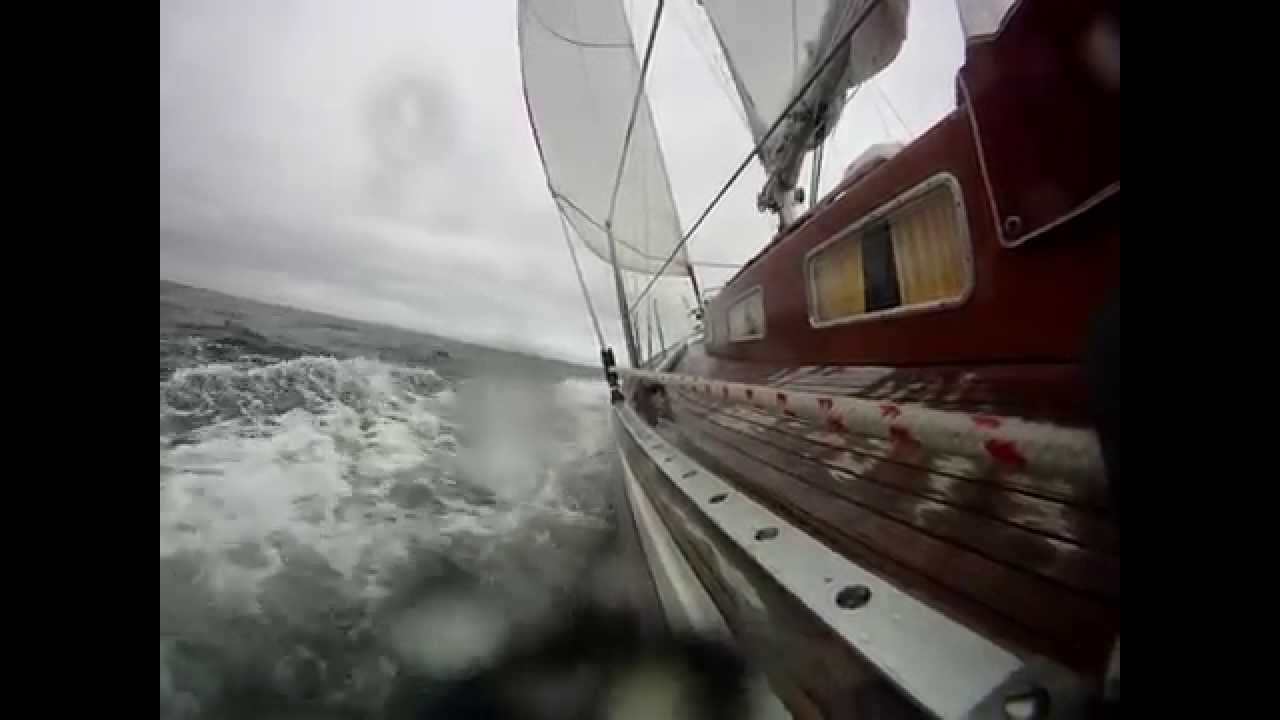 Vind&ouml; 50 im Reff - www.classic-yachtcharter.de
