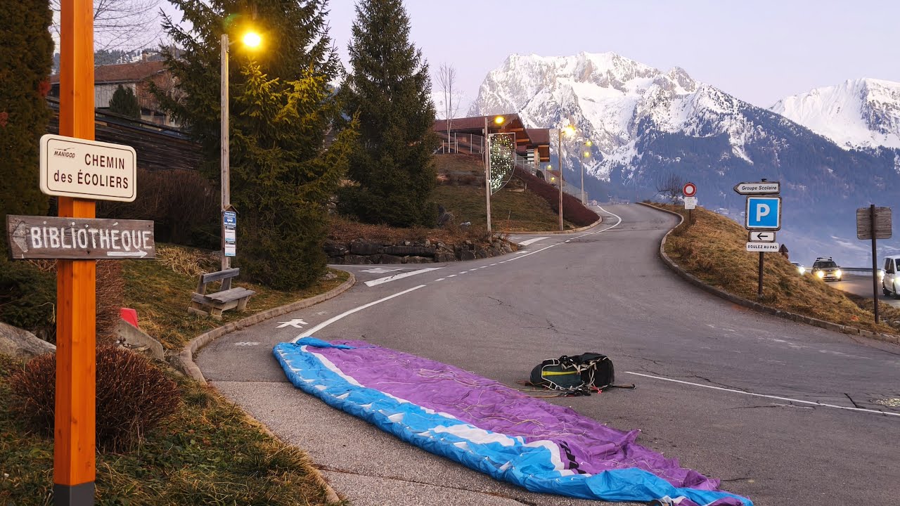 Robert QUICOT   parapente  de La Tête de Cabeau à Manigod Village   28 Décembre 2025