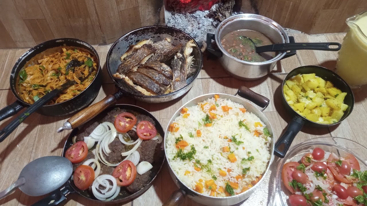 Dia chuvoso fiz almoço no fogão a lenha+ limpei a horta/organizei a casa 🏡