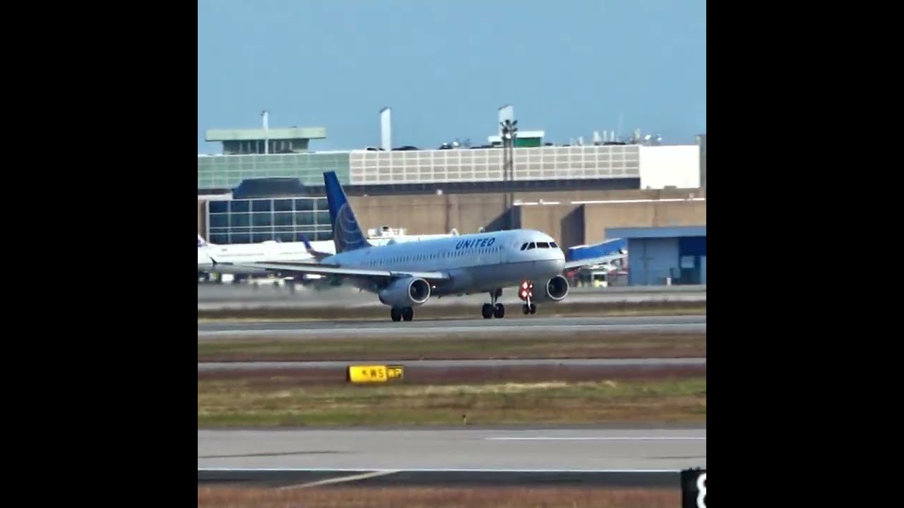 The best airplane engine sound? Airbus A320 roaring takeoff