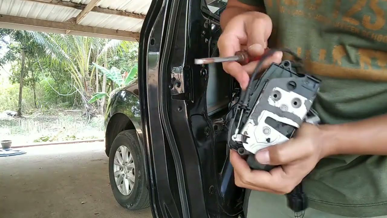 เปลี่ยนกลอนประตู Mazda bt50 pro ทำเองได้ ง่ายนิดเดียว