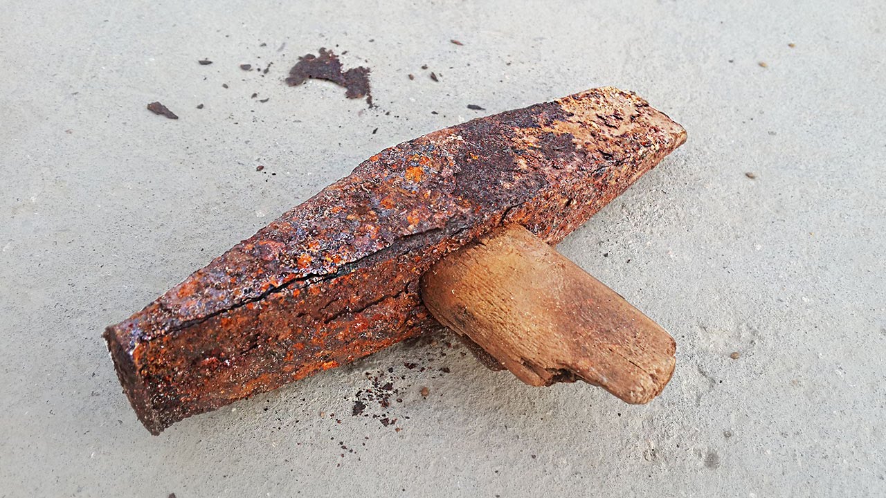 RESTORATION VINTAGE RUSTY HAMMER